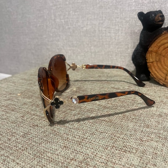 Authentic Chanel glasses large beautiful brown women